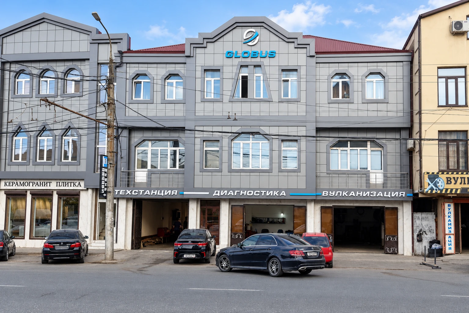 Автоглобус — фасад физической точки в Махачкале